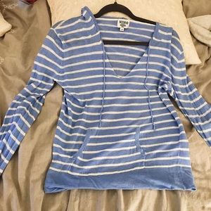Hiho pull over light weight size medium!